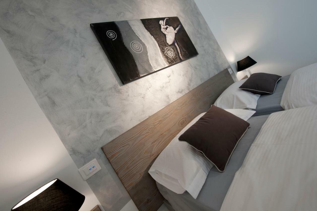 Le Suites - Di Fronte Ospedale Sacro Cuore ネグラール エクステリア 写真