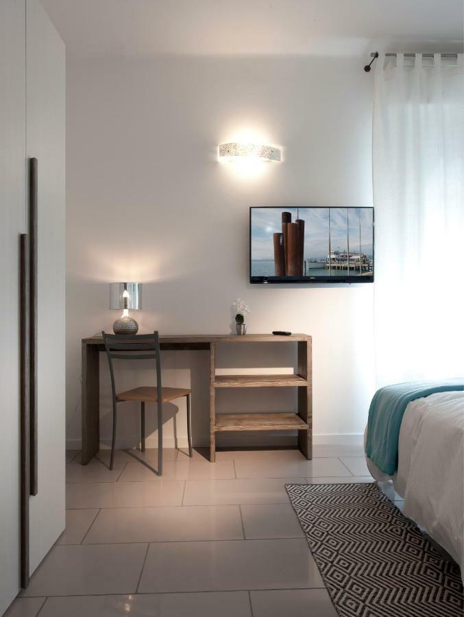 Le Suites - Di Fronte Ospedale Sacro Cuore ネグラール エクステリア 写真